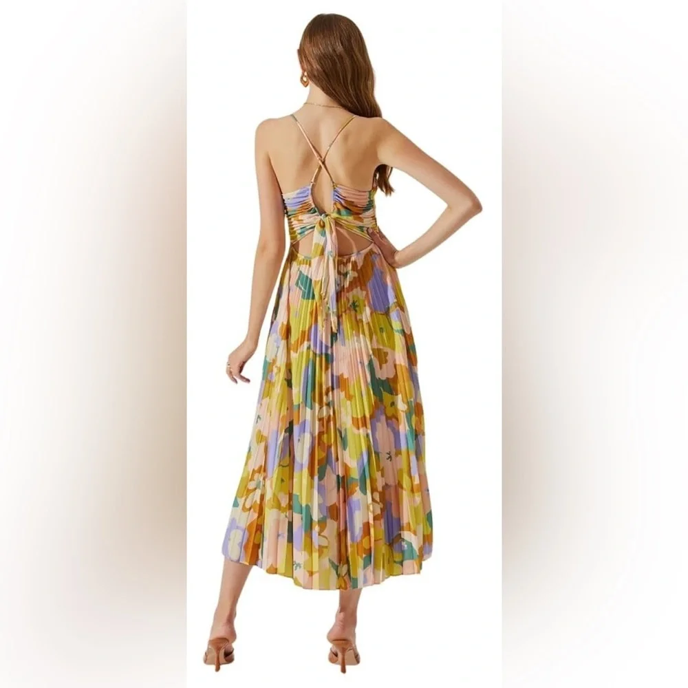 Astr the label Blythe Floral Plisse Midi Dress - Picture 2 of 8